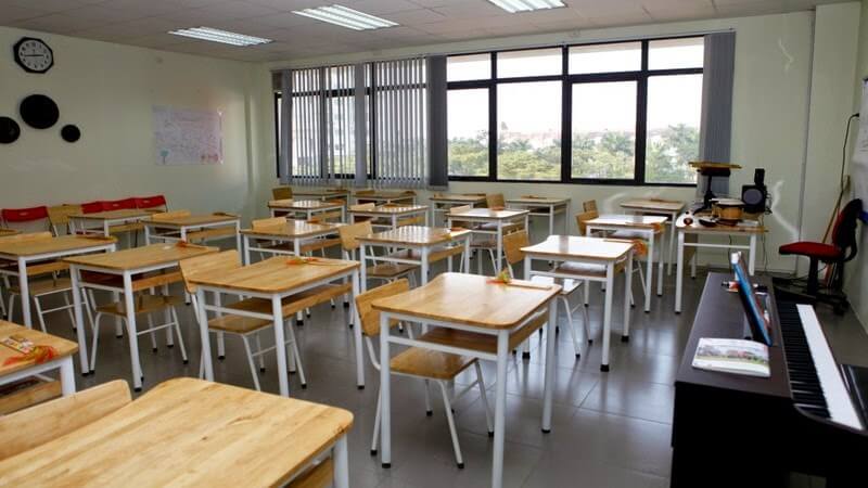 Kết hợp bàn ghế học sinh vào thiết kế nội thất trường học chuyên nghiệp