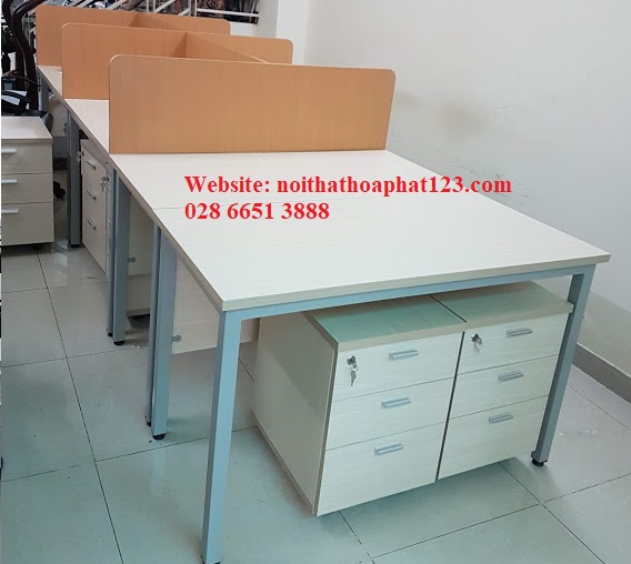 Vách ngăn bàn bằng gỗ VNG05