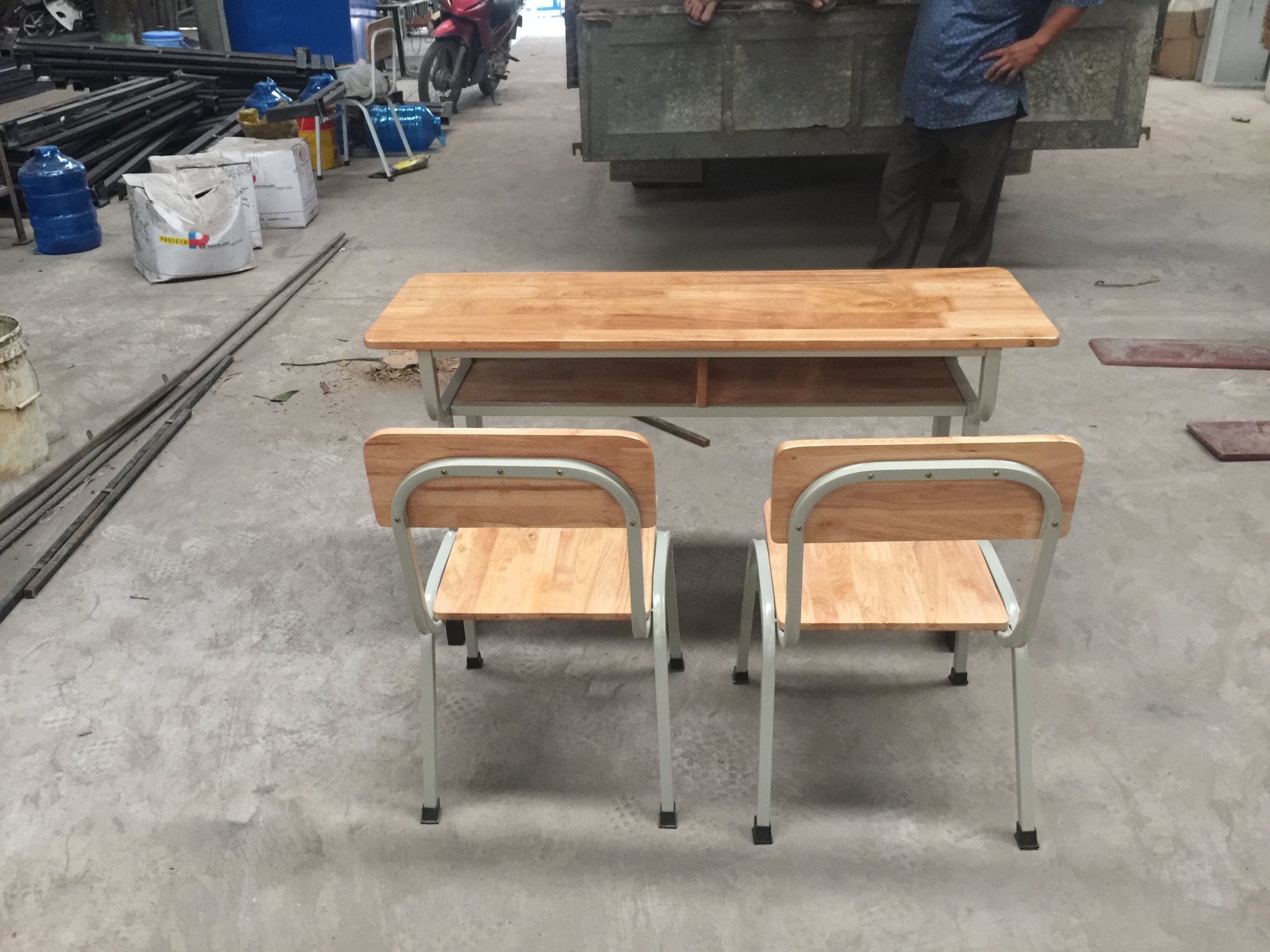 Bàn ghế học sinh gỗ cao su BHSCS2