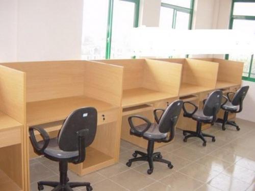 Vách ngăn bàn bằng gỗ VNG-01