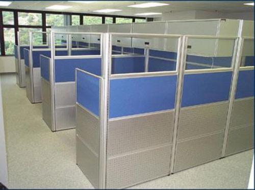 Vách ngăn bàn nỉ kính VNHP03