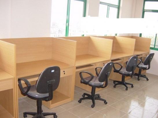 Vách ngăn bàn bằng gỗ VNG-01