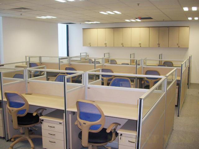 Vách ngăn bàn làm việc gỗ kính PTVNK-04