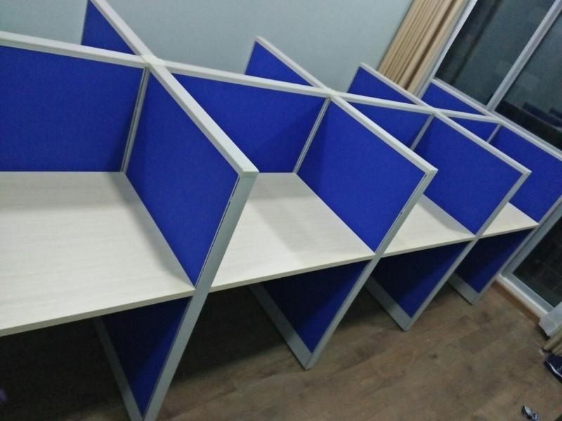 Vách ngăn bàn khung nhôm bọc nỉ PTVNN-02